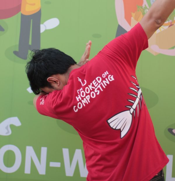 Hook-On Composting T-shirt - Image 5